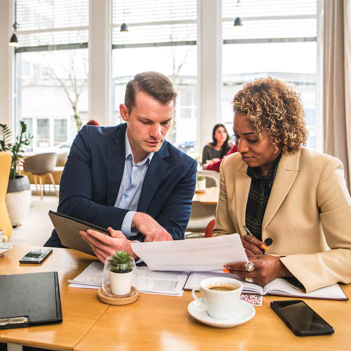 financial-advice-inside-coffee-shop
