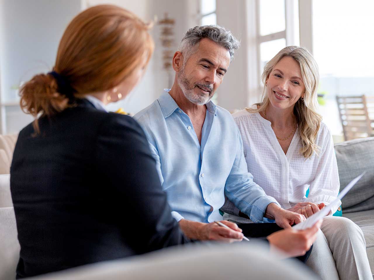 Advisor meeting with clients to create a retirement strategy